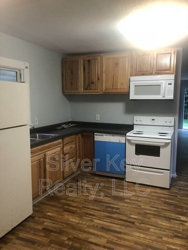 422 Walker St - Photo 7 of 10