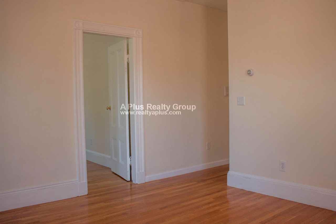 Schiller St #3 - Photo 5 of 22