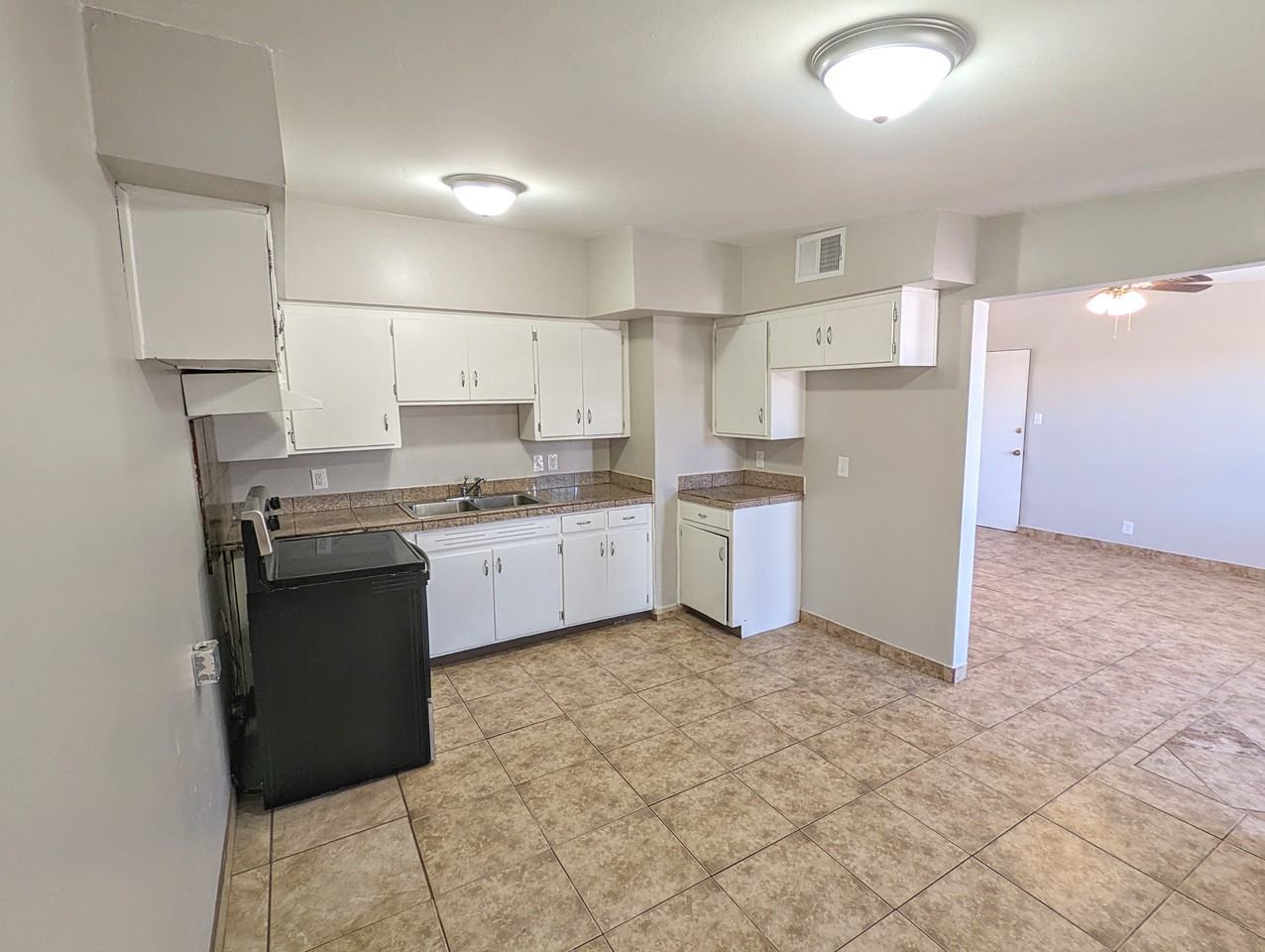5830 E 26Th St - Photo 2 of 9