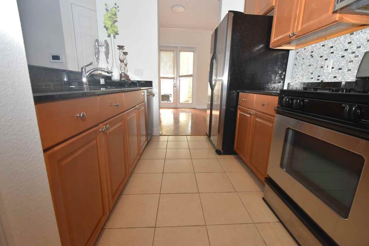 1007 Edison Park Ct - Photo 3 of 17