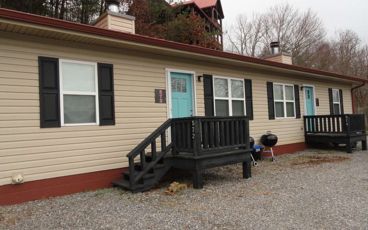 574 River St N, Hiawassee, GA 30546 2 Bedroom Apartment for 1,000