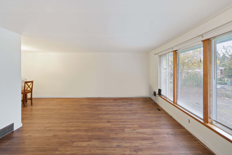 6548 39th Ave Ne - Photo 2 of 18