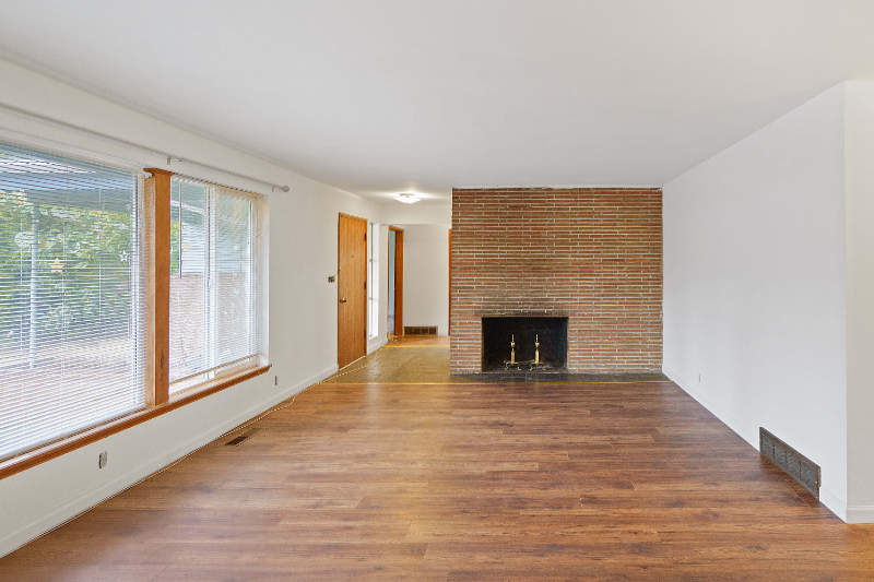 6548 39th Ave Ne - Photo 3 of 18