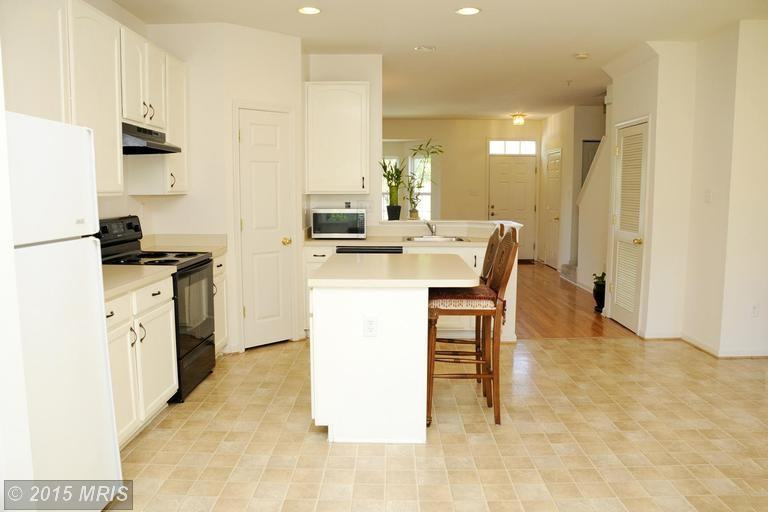 1719 Trestle St - Photo 3 of 16