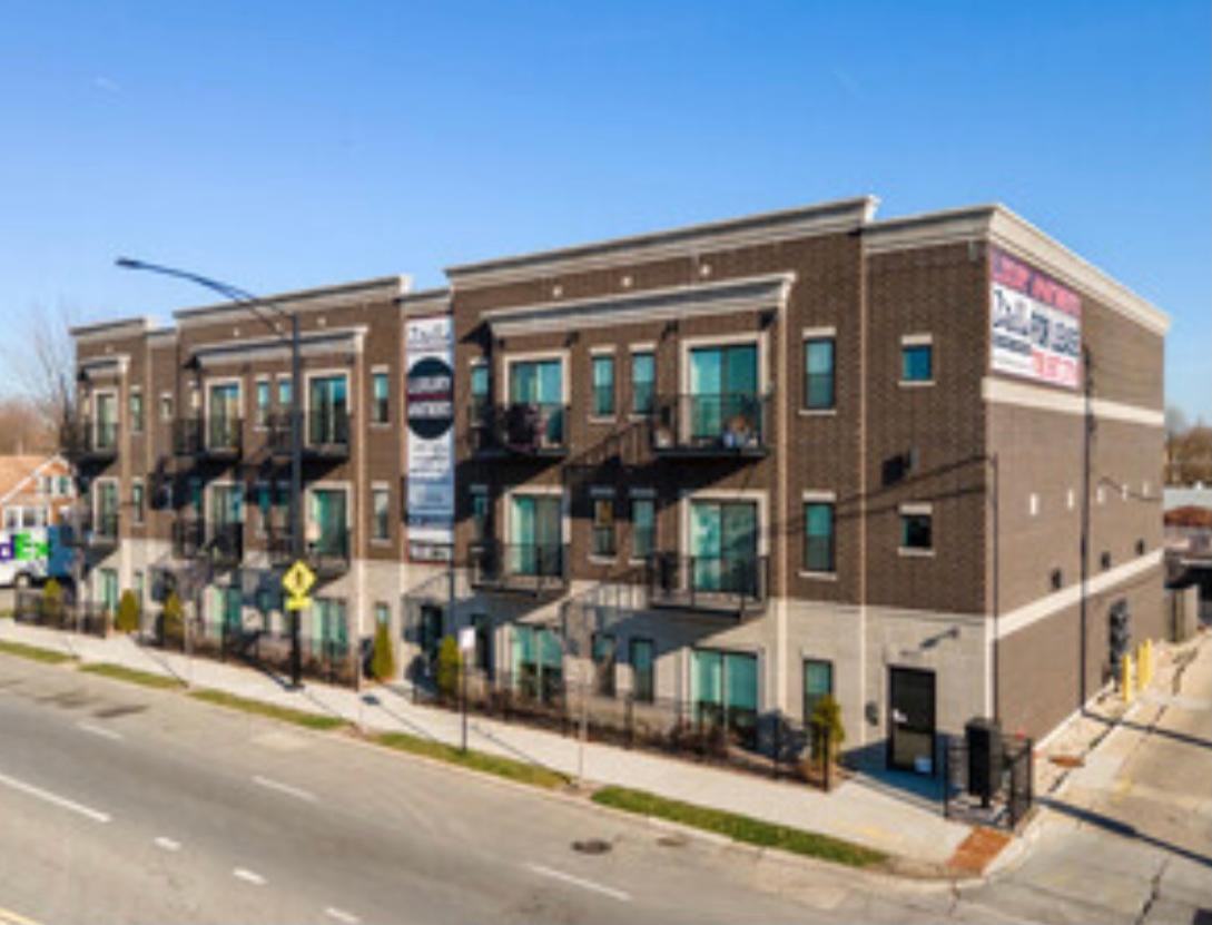 4019 N Narragansett Ave #4019-302 - Photo 2 of 7