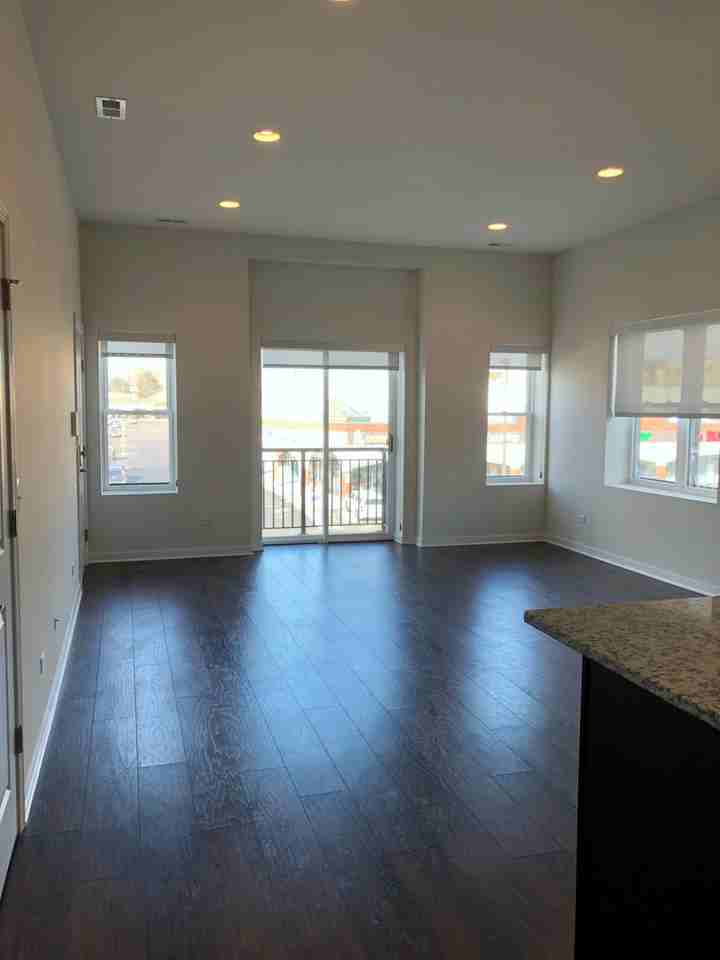 4019 N Narragansett Ave #4019-302 - Photo 3 of 7