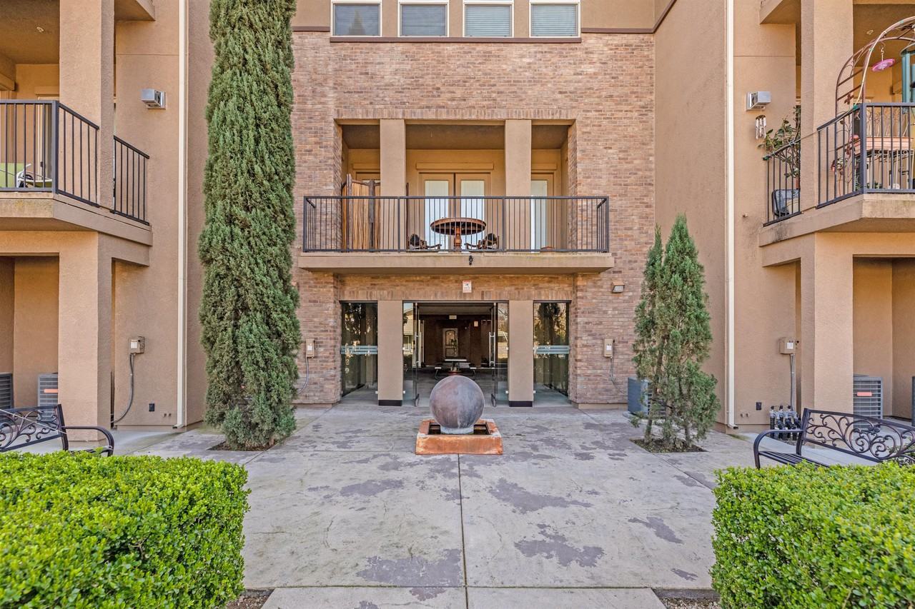 2504 Memory Ln #304 - Photo 3 of 15