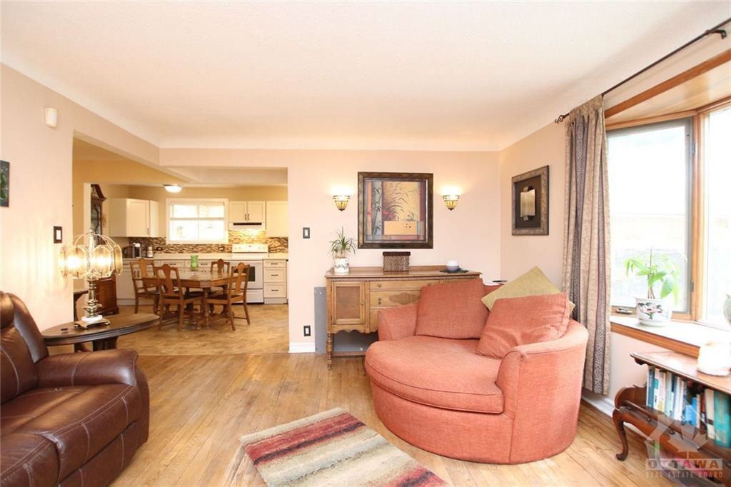 573 Bayview Drive - Photo 3 of 11