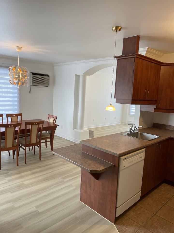 168 Rue Athènes - Photo 3 of 15