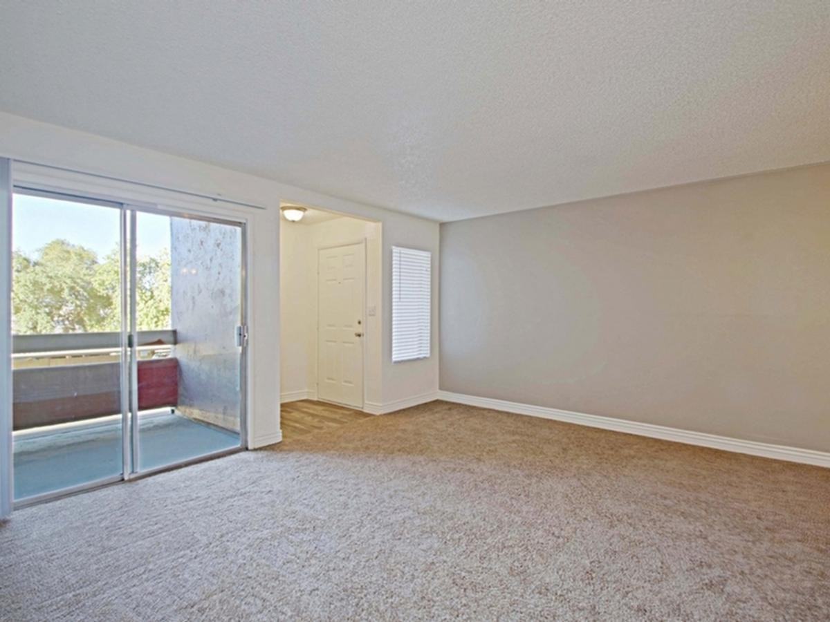 544 E Southern Ave - Photo 3 of 30