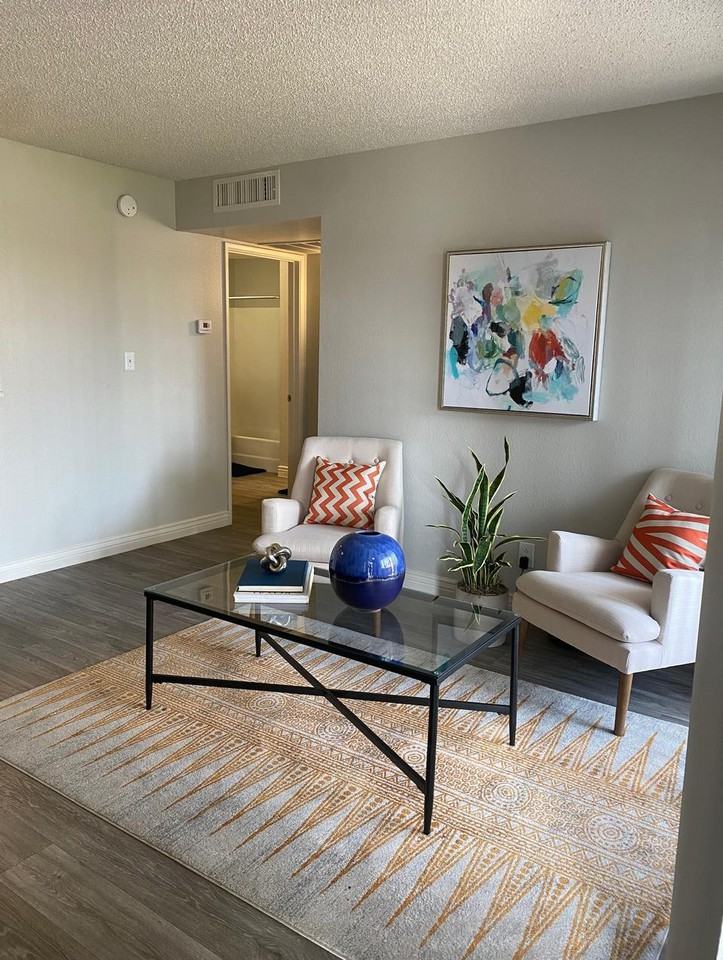 544 E Southern Ave - Photo 4 of 30