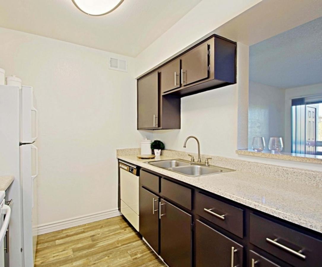 544 E Southern Ave - Photo 2 of 30