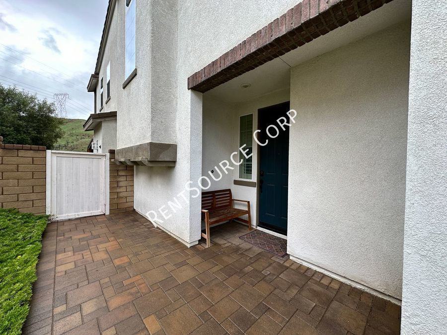 29045 N West Hills Dr - Photo 3 of 37