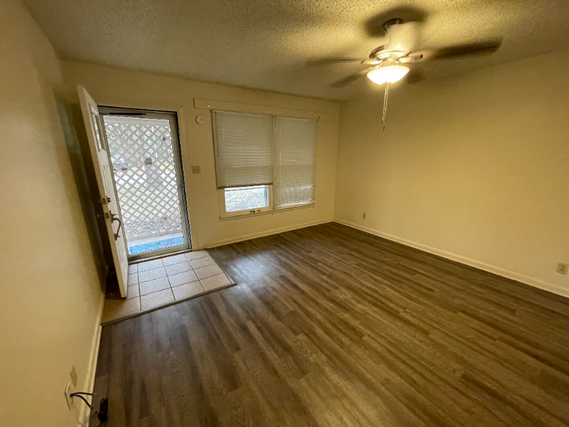 504 Highland Dr - Photo 2 of 9