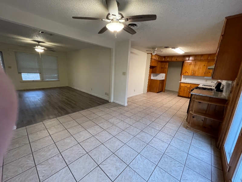 504 Highland Dr - Photo 3 of 9