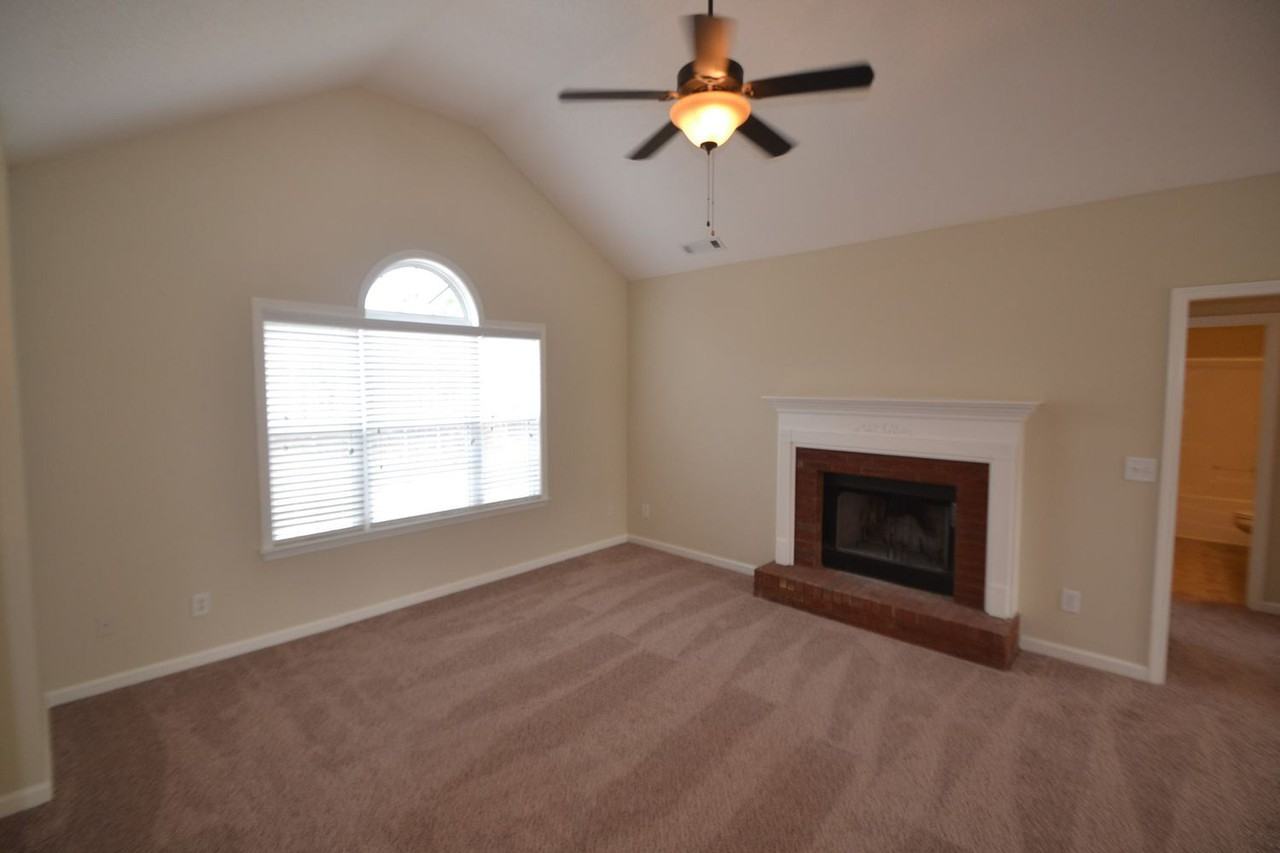 162 Farrington Ct - Photo 2 of 11