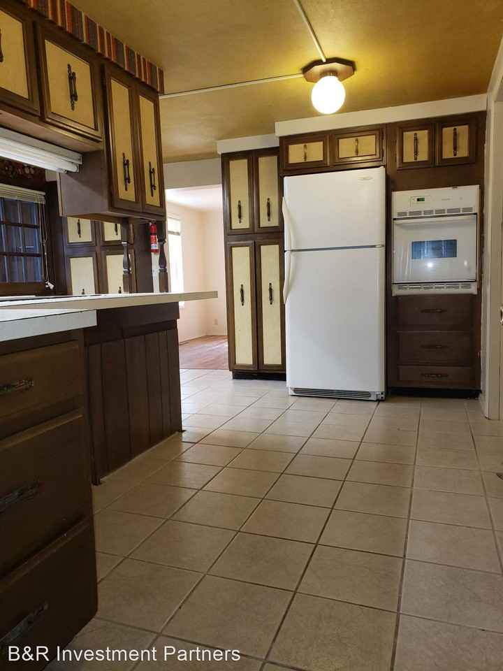 319 Rust Avenue - Photo 2 of 22