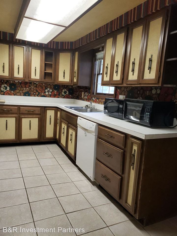 319 Rust Avenue - Photo 3 of 22