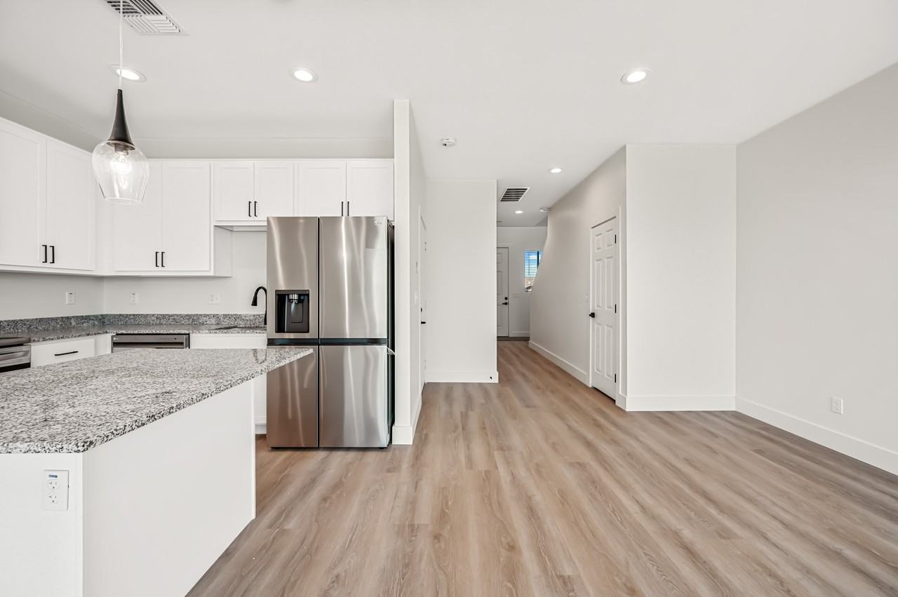 5505 W Palmaire Ave #4 - Photo 5 of 22