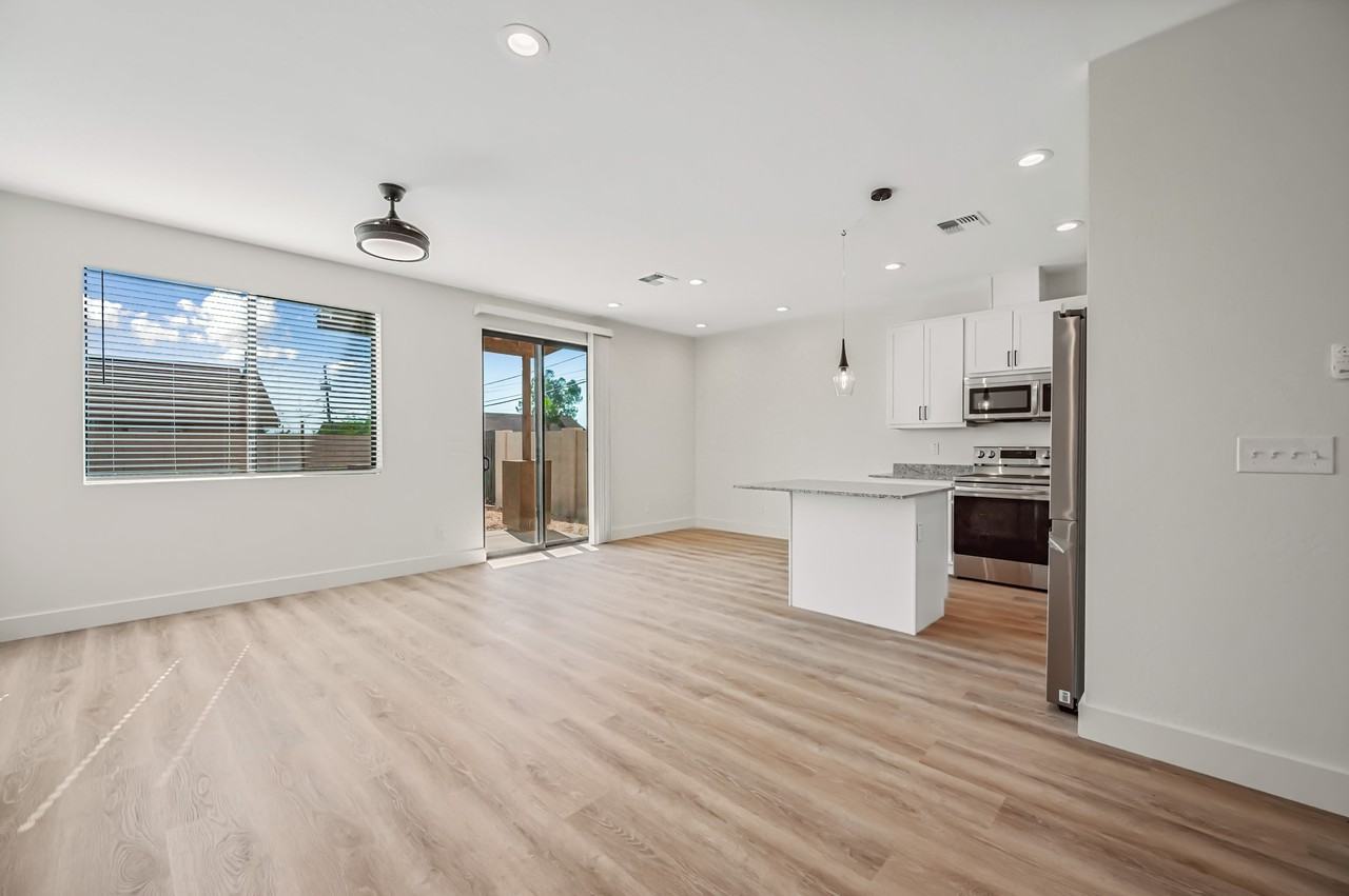 5505 W Palmaire Ave #4 - Photo 7 of 22