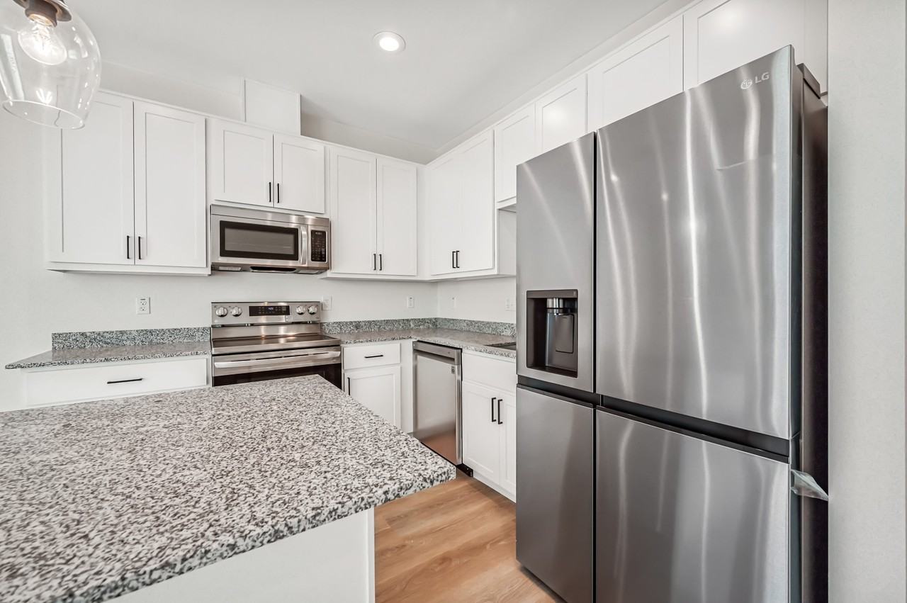 7126 N 55th Ave #4 - Photo 7 of 21