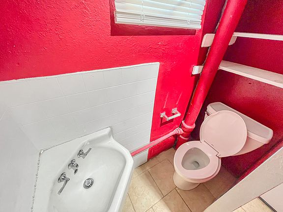 101 W 52nd St - Photo 2 of 17