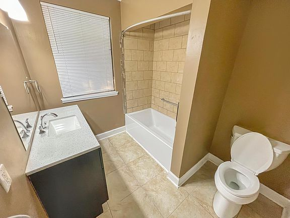 101 W 52nd St - Photo 3 of 17