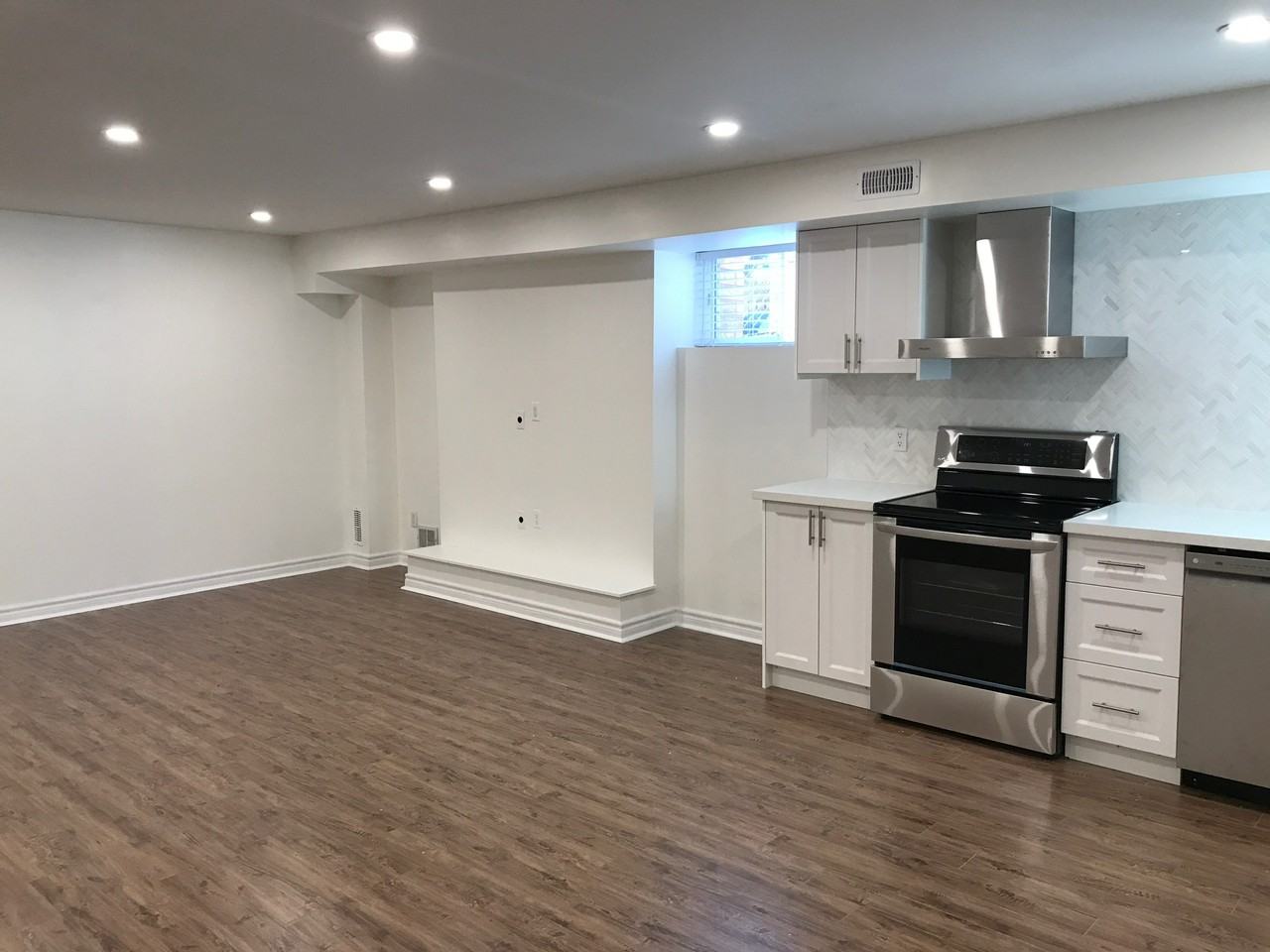 380 Bartlett Ave N - Photo 3 of 13