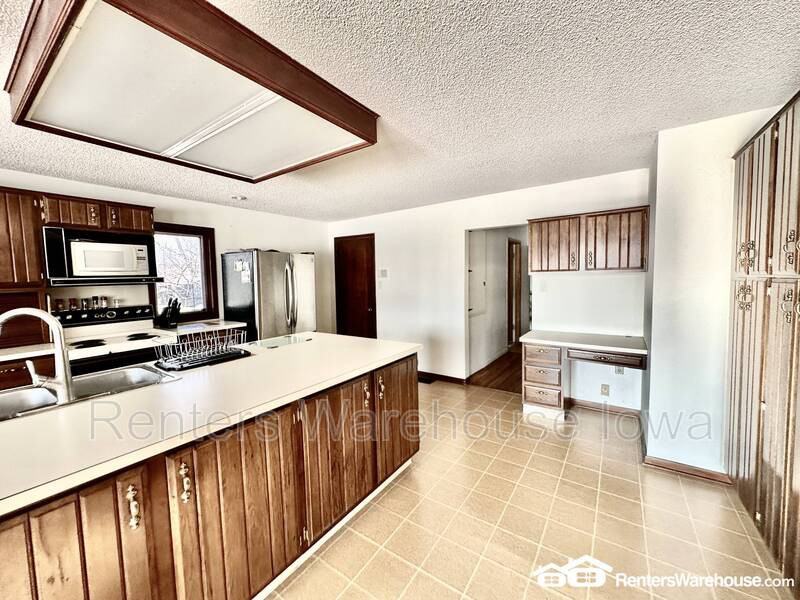 3006 Fleur Dr - Photo 7 of 32