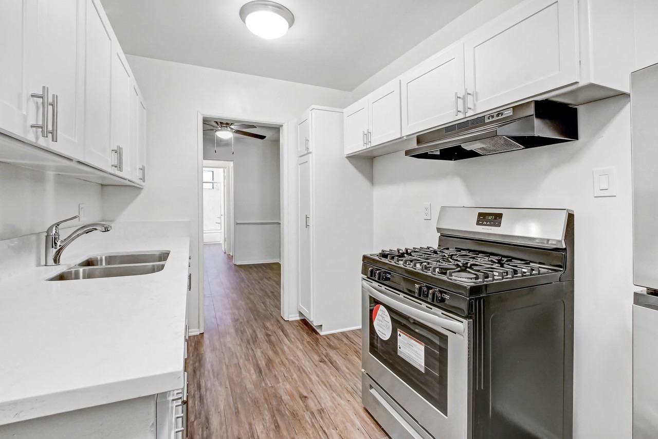 Sepulveda Apartments - Photo 4 of 19