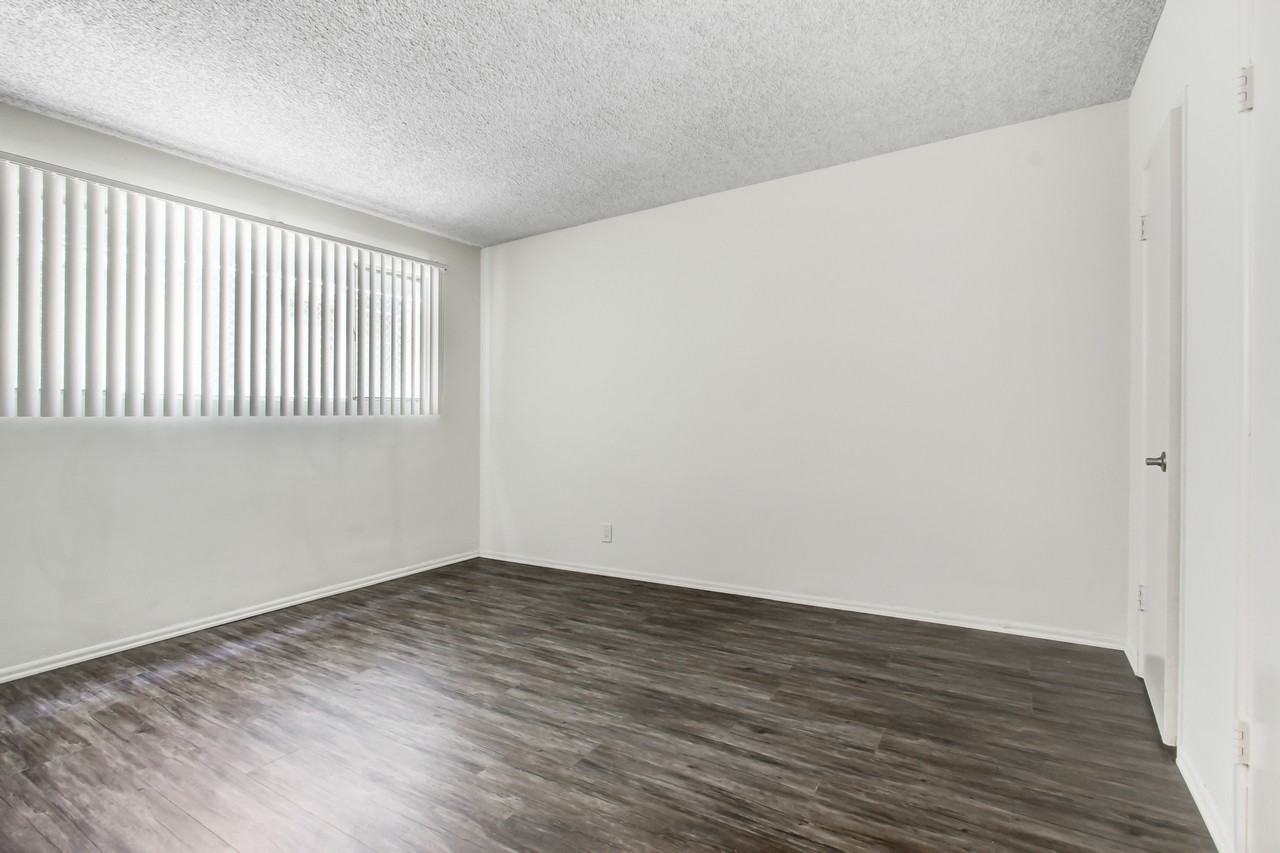 Sepulveda Apartments - Photo 7 of 19