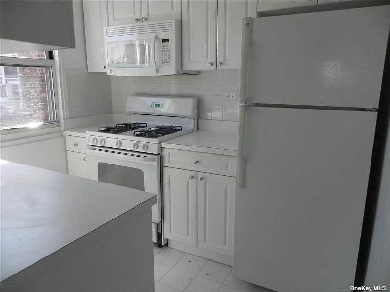 9 Schenck Ave - Photo 2 of 9