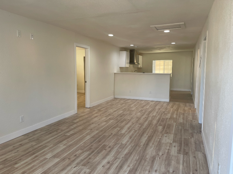 542 E Barnard St - Photo 3 of 15