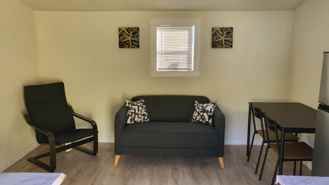 1803 E Henry Ave #B - Photo 1 of 1