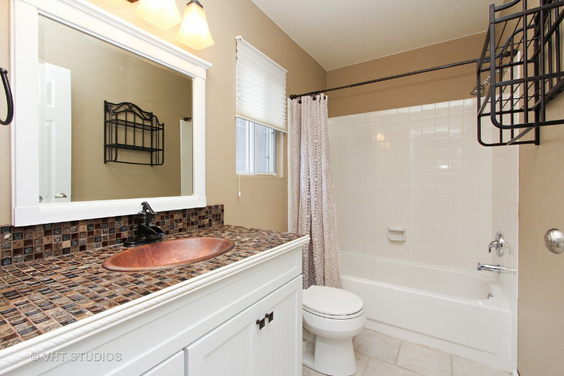 385 Le Parc Cir - Photo 2 of 13