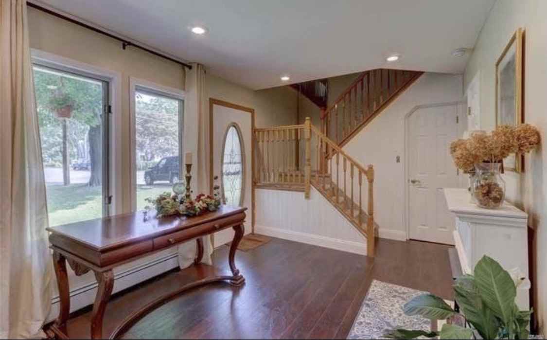 110 Parkwood Dr - Photo 2 of 10