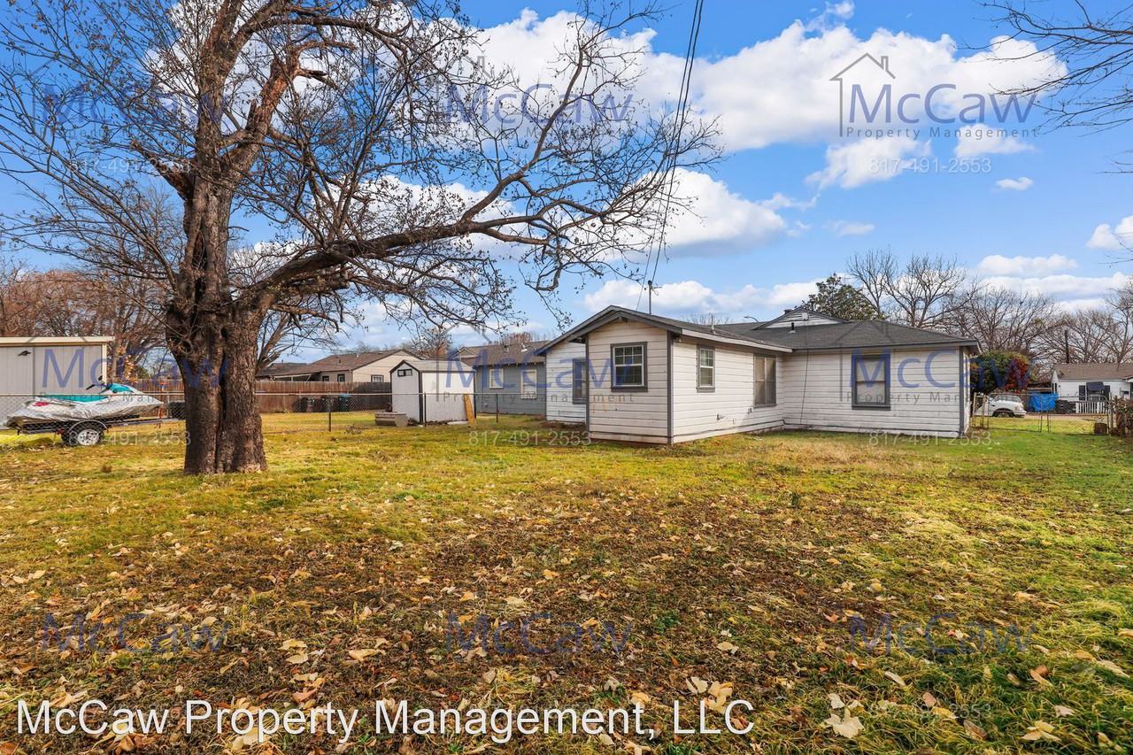 3262 Todd Ave - Photo 3 of 19