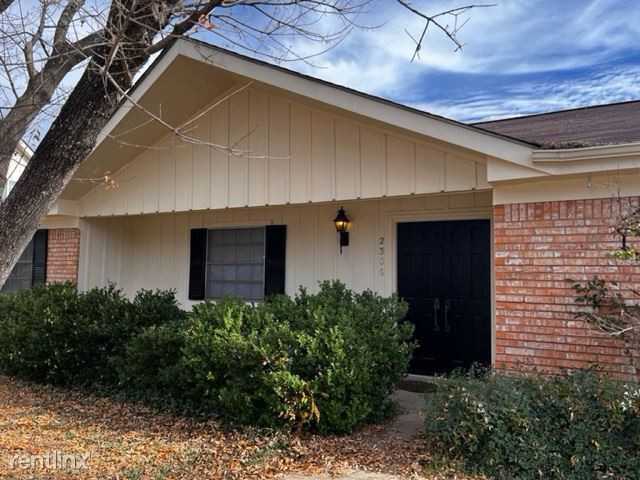 2306 Quail Hollow Dr - Photo 2 of 30