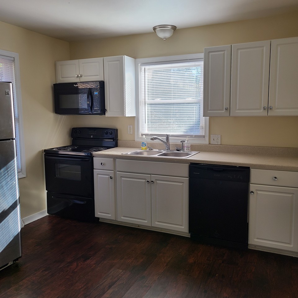 4905 Goddin Cir - Photo 3 of 11