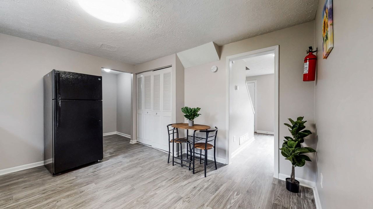 Cadiz Cir - Photo 2 of 9