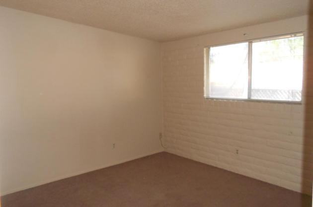 3009 East Blacklidge Drive - Photo 3 of 5