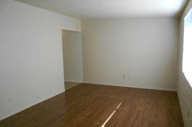 3009 East Blacklidge Drive - Photo 2 of 5