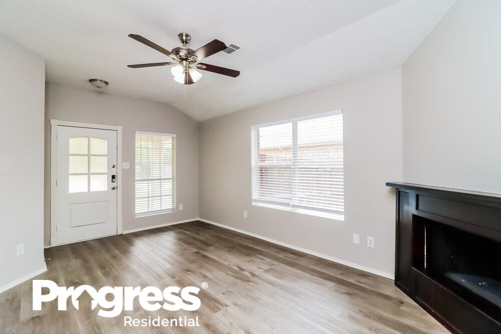 7204 Autumn Run Dr - Photo 3 of 16