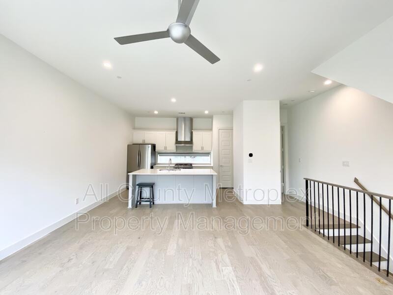6022 Lewis St #102 - Photo 3 of 8