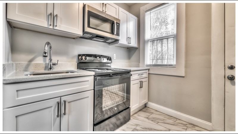 524 E 30th St - Photo 4 of 11