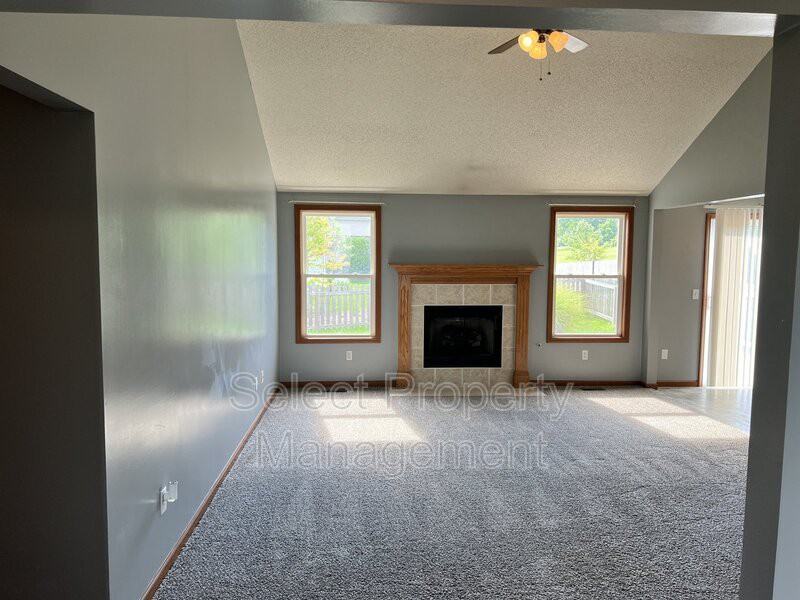 812 Willen Ln - Photo 2 of 26