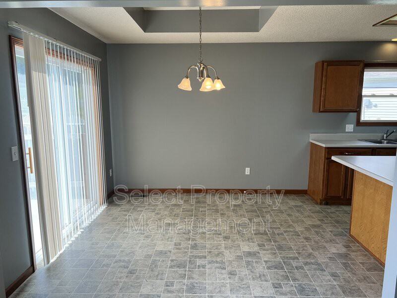 812 Willen Ln - Photo 4 of 26