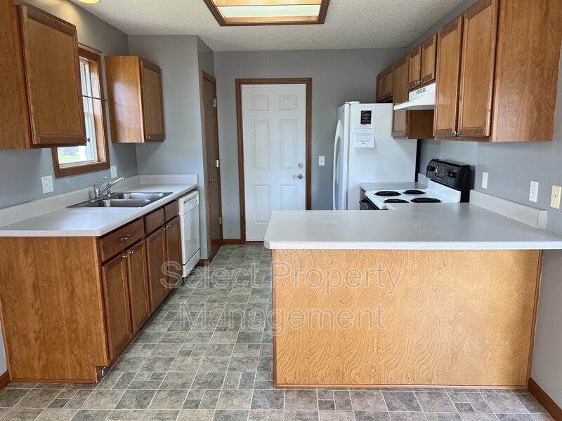 812 Willen Ln - Photo 5 of 26