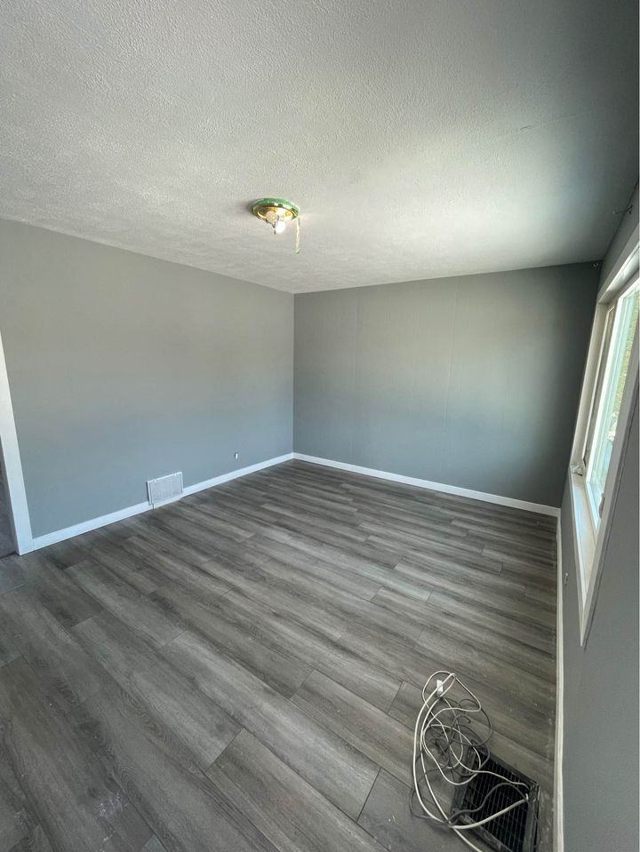10502 162 Street Northwest - Photo 2 of 9