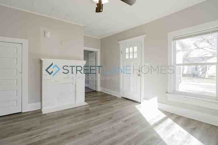 415 Holmes St - Photo 3 of 17